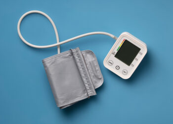 혈압 측정 시 팔 위치의 중요성과 정확한 측정 방법