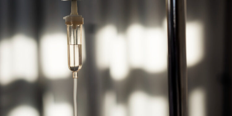 미국 전역에서 발생한 IV 수액 부족, 의료 시스템 위기 직면