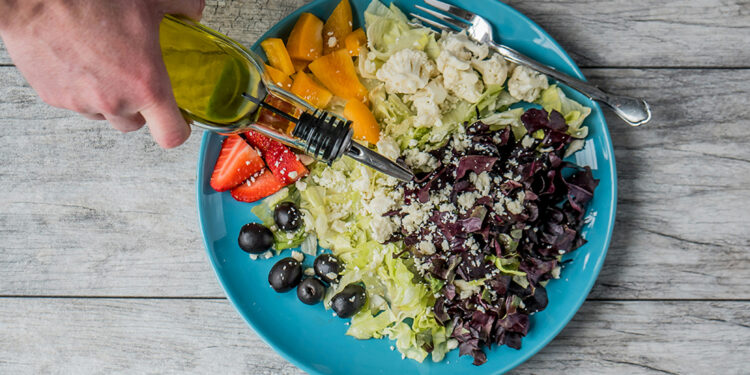 매일 한 숟가락의 올리브 오일, 건강에 어떤 변화가 생길까?