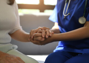 간호사와 의사, 갤럽 조사에서 가장 신뢰받는 직업으로 순위에 오르다