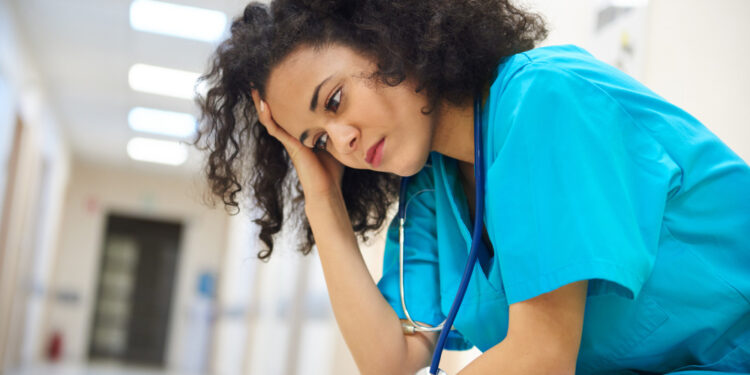 의료 폭력의 그늘: 간호사와 환자 모두의 위기