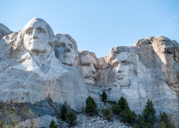 마운트 러시모어(Mount Rushmore) – 바위산에 새겨진 미국의 꿈