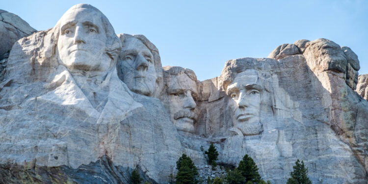 마운트 러시모어(Mount Rushmore) – 바위산에 새겨진 미국의 꿈